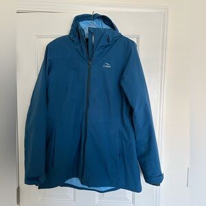 LL Bean Women’s Primaloft Jacket in Blue, size Medium